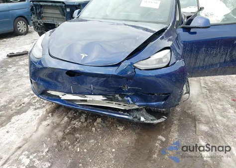 2023 Tesla Model Y Awd/Long Range Dual Motor All-Wheel Drive z USA, uszkodzony, nr VIN 7SAYGAEE6PF850531